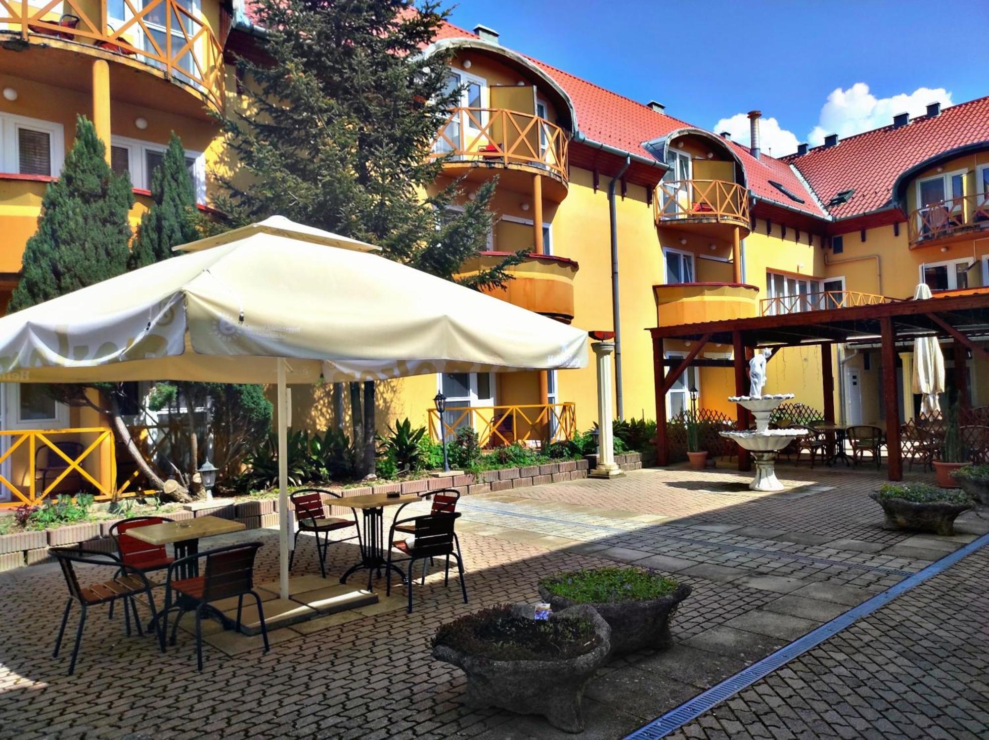 Atrium Hotel Harkány Eksteriør bilde